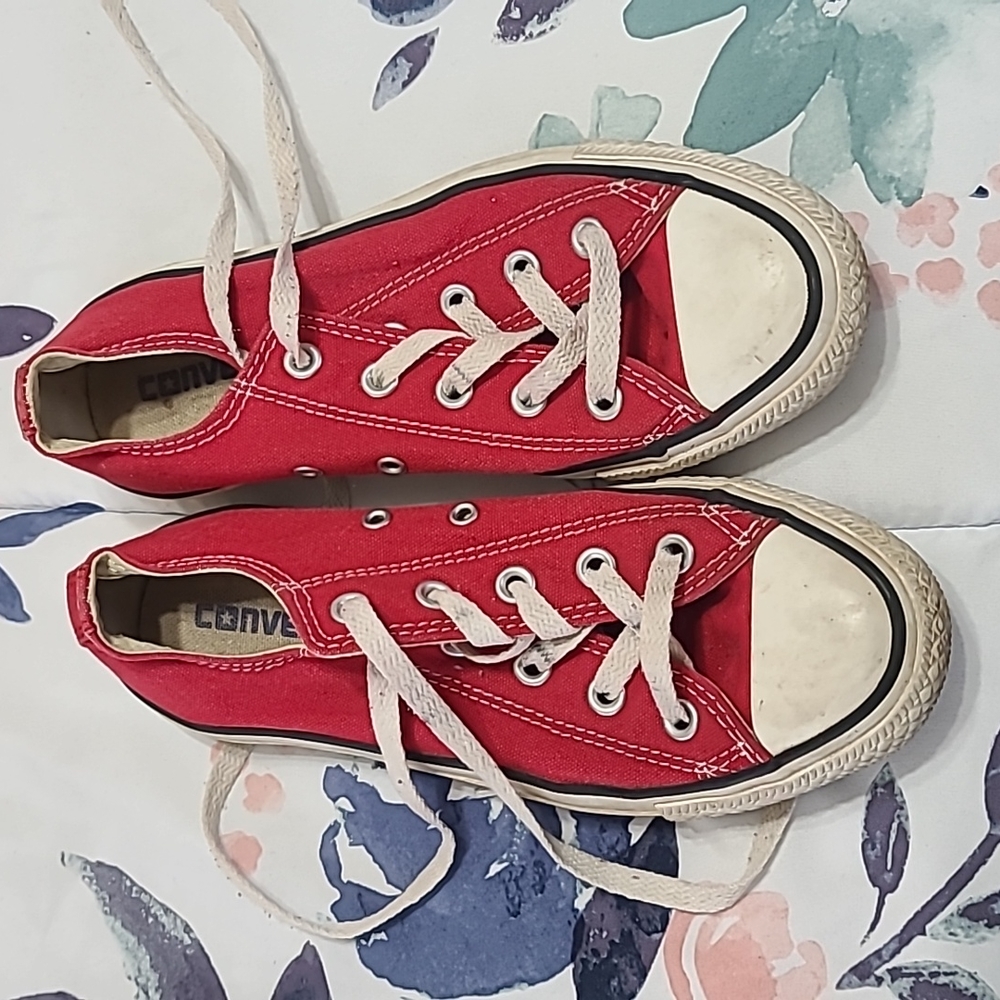 Red converse low w size 6